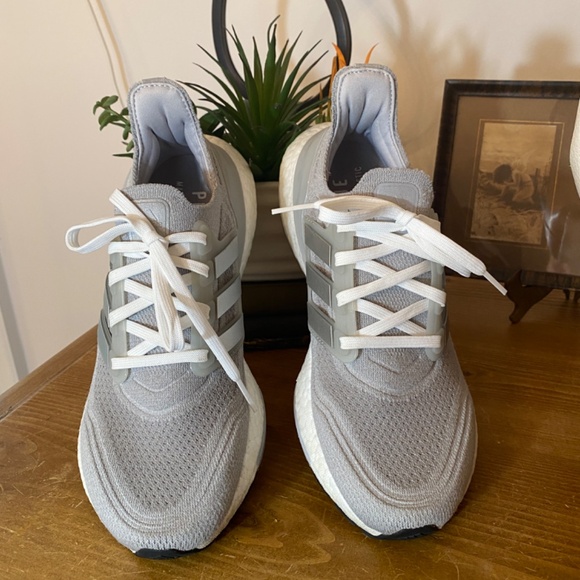 Adidas Primeblue Ultraboost Grey and White Sneakers - Size 8 - Picture 2 of 15